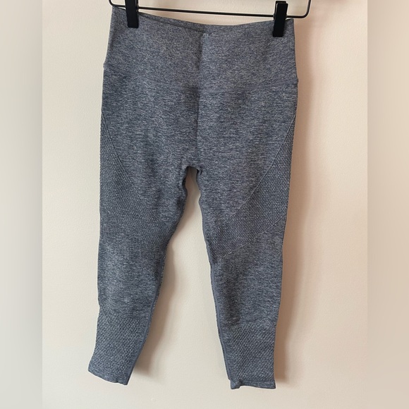 BuffBunny Sculpting Scrunch Leggings - Picture 1 of 3